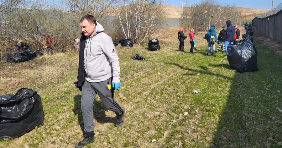 Сотрудники УК «ПЖКХ» провели уборку на полигоне ТКО «Химическая» 